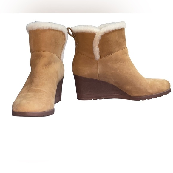 UGG Devorah waterproof wedge bootie. Size 7.5 GUC - Picture 4 of 14